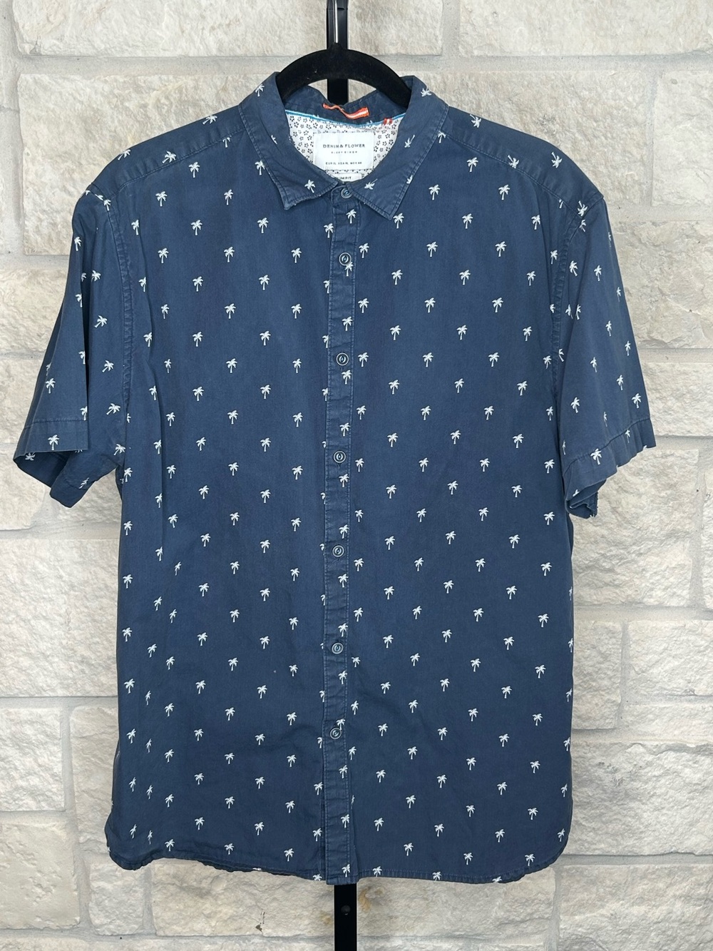 Denim and Flowers by Ricky Singh Men’s Short Sleeve Button up Large Slim Fit.